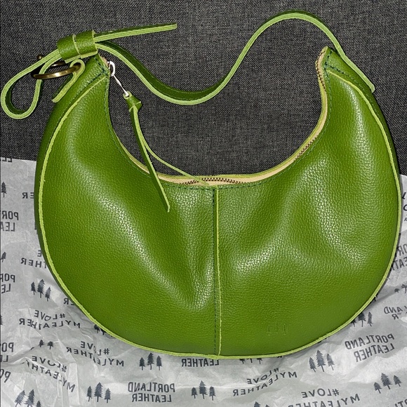 Portland Leather Handbags - Portland Leather Mantis Classic Nora Shoulder Bag